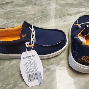 Youth size 5 hey dude ahoes